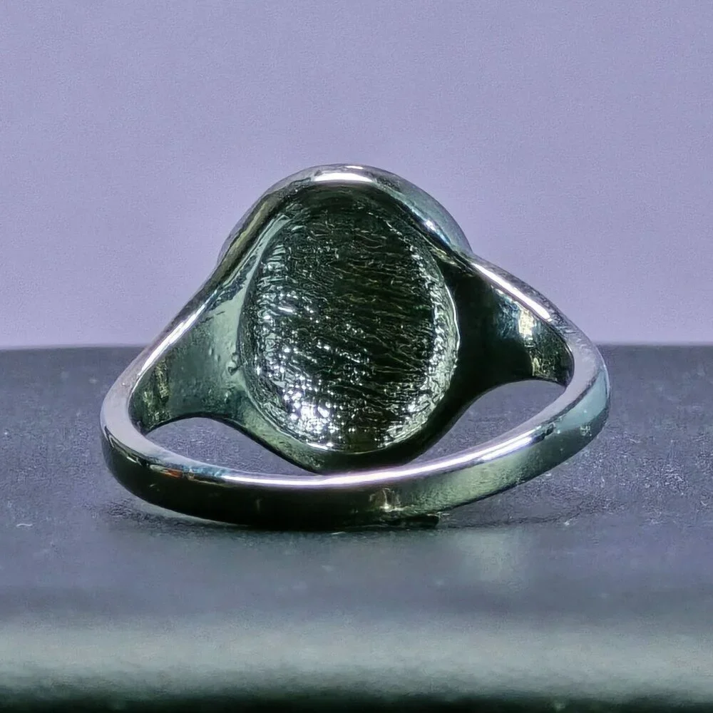 Vintage-Inspired Oval Ring With Engraved Orchid Design‎ Size 9 (NWOT)